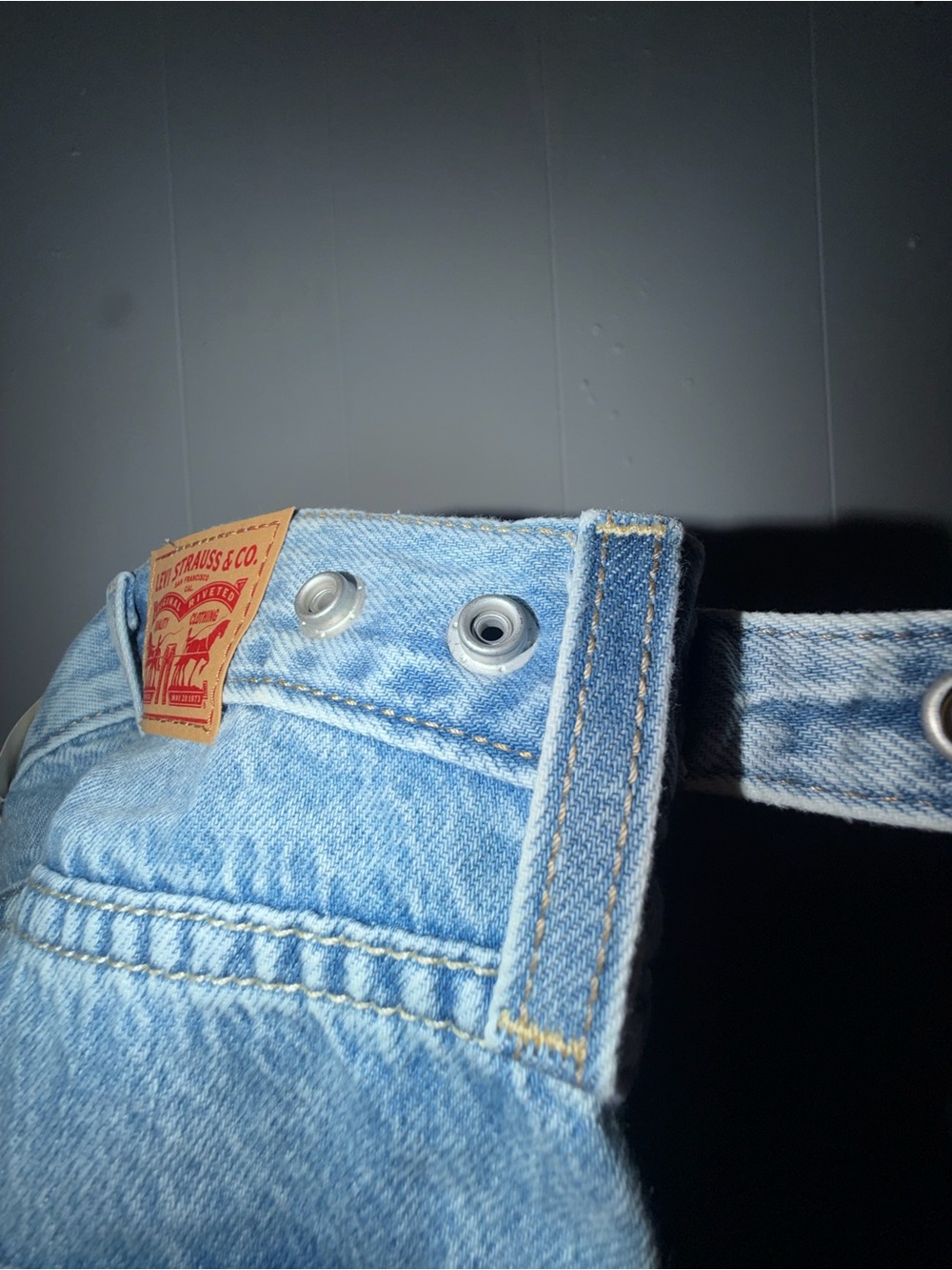 Women Cinch Baggy Levi's Light Blue Jeans 24 x 31 - Picture 6 of 7